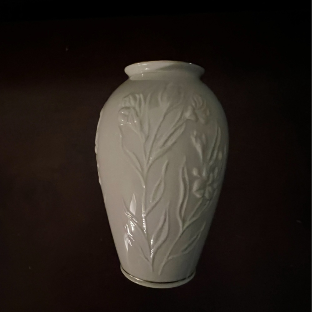 Lenox porcelain Elegant White Embossed Vase